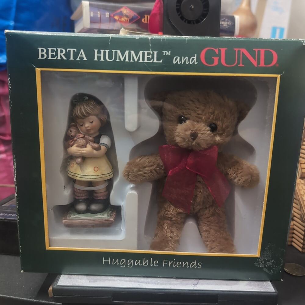 New Berta Hummel & Gund WARM BEAR HUGS HUGGABLE FRIENDS Girl Figurine Teddy Bear